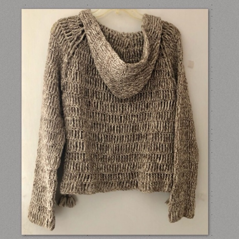 AMERICAN EAGLE OUTFITTERS HAND KNIT HOODIE SWEATER